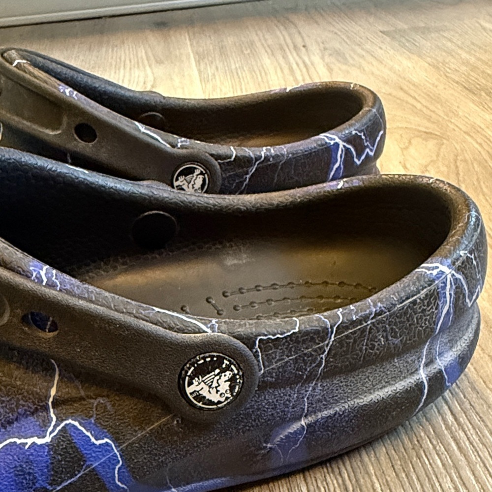 CROCS  Black and Blue Lightning clogs - Picture 10 of 11